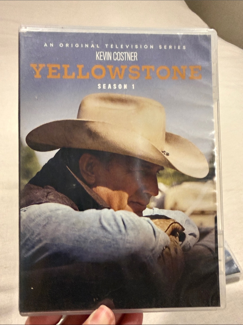 Yellowstone - Season 1 (Kevin Costner) DVD - Blue, Tan